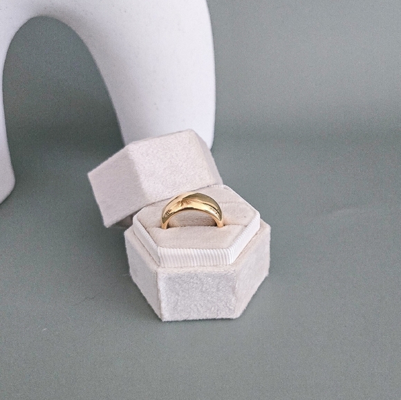 Stainless steel gold tone chunky ring new - Picture 5 of 5